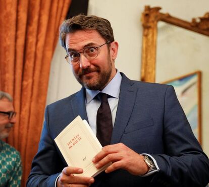 Ex-apresentador de TV e gay. Ministro espanhol Màxim Huerta cai por fraude fiscal 'à Messi e Ronaldo'