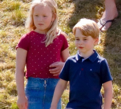 Brincadeira do príncipe George com a prima acaba mal. Saiba quem é Savannah, o terror da família real britânica