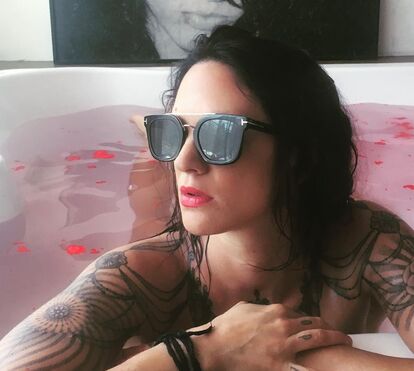 Anthony Bourdain pagou fortuna para livrar namorada Asia Argento de acusações de jovem ator