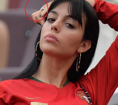 Georgina Rodríguez exibe anel de noivado no jogo de Portugal