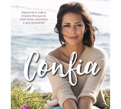 Sofia Ribeiro lança livro em ambiente intimista 