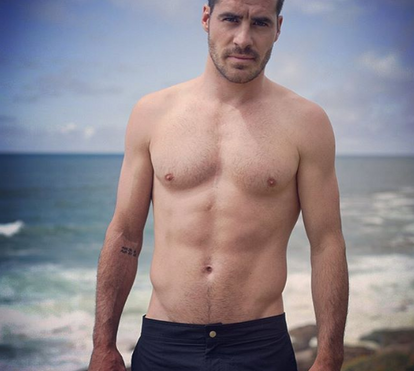 Em excelente forma física, Pedro Sousa mostra-se na praia... com a companhia perfeita!