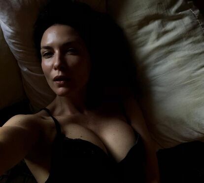 Soraia Chaves mostra curvas e sensualidade nas redes sociais