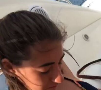 Filha de José Mourinho foi brincar com porcos em destino paradisíaco das Bahamas