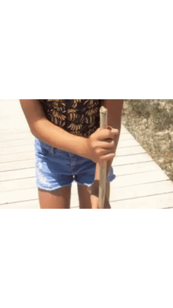 Filha de Cláudia Vieira divertida em Formentera