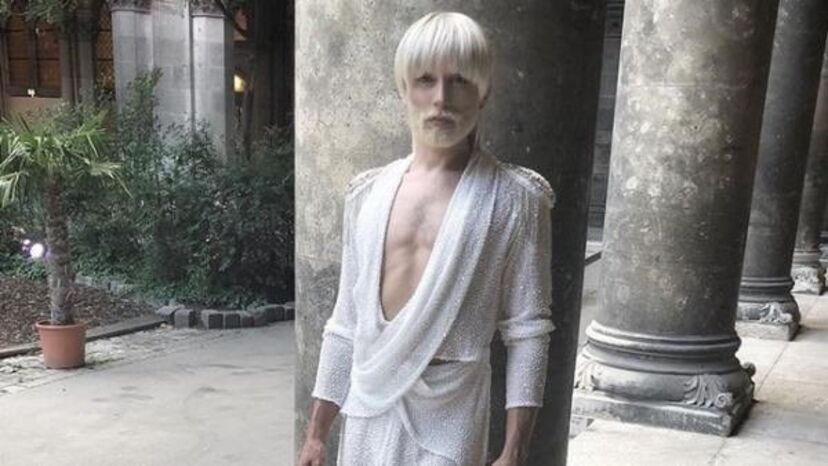 Conchita Wurst, de morena  a platinada