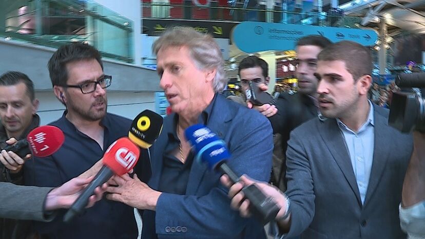 Jorge Jesus à chegada ao Aeroporto de Lisboa
