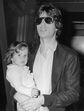 Mick Jagger com a filha Jade ao colo