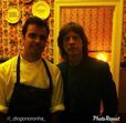 Mick Jagger  posa com o Chef Diogo Noronha, do restaurante Casa de Pasto, Lisboa