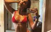 bella hadid, gigi hadid, modelo, verão, biquini