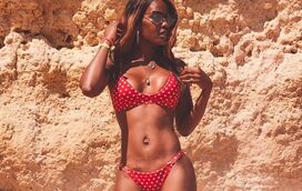 Weza Silva, mulher de pivô da Benfica TV, não se cansa de mostrar corpo em biquínis reduzidos