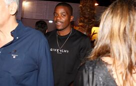 William de Carvalho diverte-se em famosa discoteca algarvia 