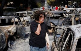 Inferno: chamas devastam tudo em Mati, perto de Atenas, na Grécia.
