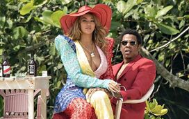 Mais luxo é impossível! Beyoncé e Jay-Z apanhados com os filhos dentro de uma piscina... num iate!