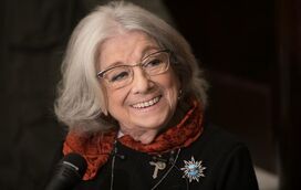 Depois de algumas semanas internada, Eunice Muñoz aproveita para celebrar com o bisneto