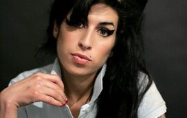 Chega ao cinema 'Back to Black', uma versão suave daquilo que foi a vida conturbada da cantora Amy Winehouse