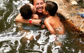 Tânia Ribas de Oliveira diverte-se com a família nos Açores