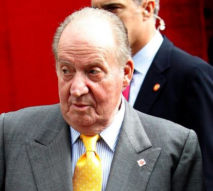 Oops! Juan Carlos apanhado a beber com amigos... pouco antes de cancelar férias em Maiorca por "doença"