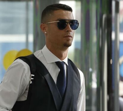 Paixão em férias: Gio mostra beijo apaixonado a Cristiano Ronaldo na Grécia
