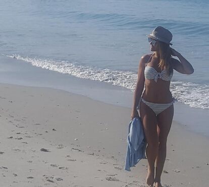 Uau! De férias, Sónia Araújo arrasa em biquíni, aos 47 anos
