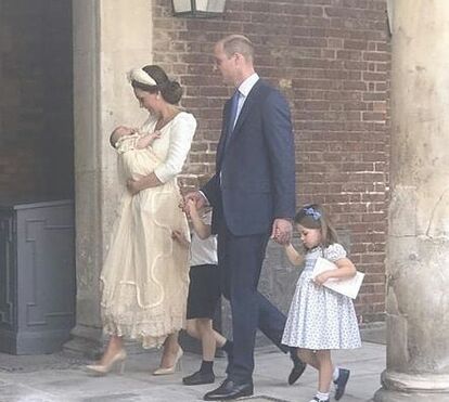 Irreverência! Saiba o que a princesa Charlotte disse aos fotógrafos no batizado do irmão, Louis