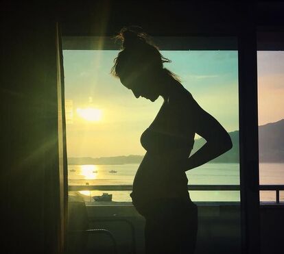 Maya Booth confirma que está à espera do primeiro filho... com foto da barriga