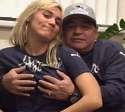 Escândalo! Maradona ataca ex-mulher