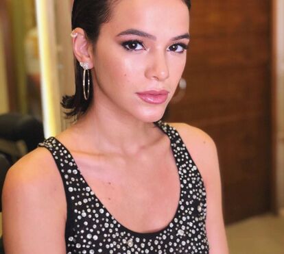 Bruna Marquezine mostra bumbum em dança ousada
