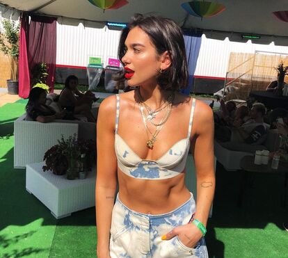 Falta de imaginação? Cantora portuguesa copia estilo de Dua Lipa e arrasa na internet
