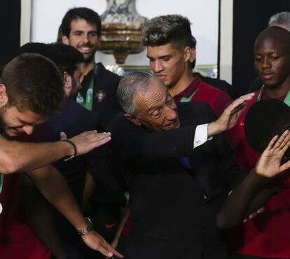 A dança de Marcelo Rebelo de Sousa com os novos heróis nacionais