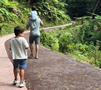 Tânia Ribas de Oliveira diverte-se com a família nos Açores