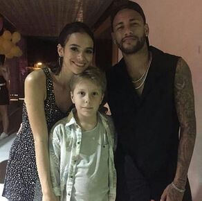 Neymar leva ex-namorada ao aniversário de Bruna Marquezine - Festas - FLASH!