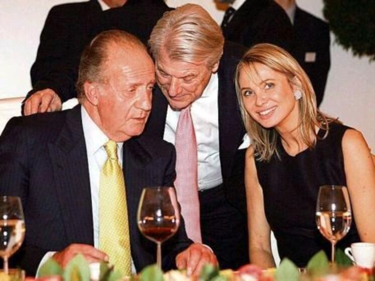  Corinna zu Sayn-Wittgenstein