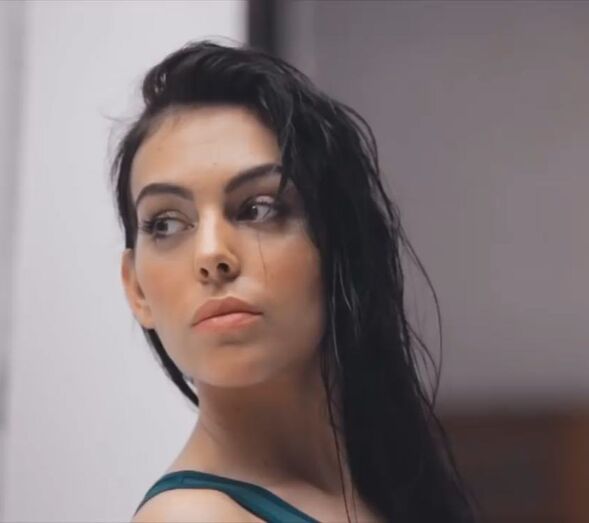 Novas fotos! Georgina Rodríguez posa para mais um trabalho de modelo