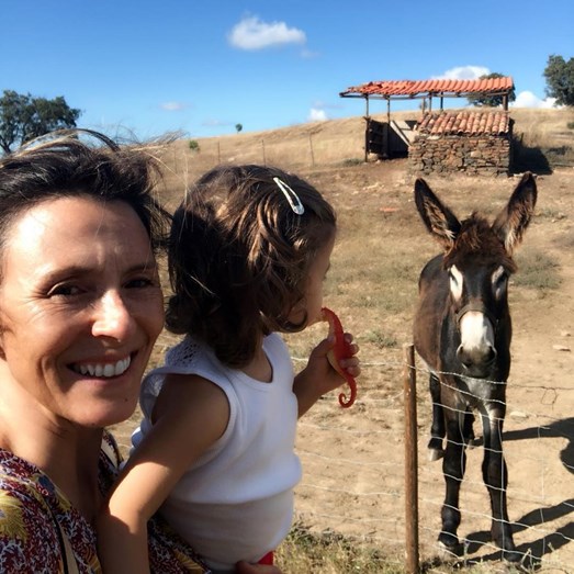 Depois do susto de saúde, as férias de Gonçalo Diniz em famíla -  Celebridades - FLASH!