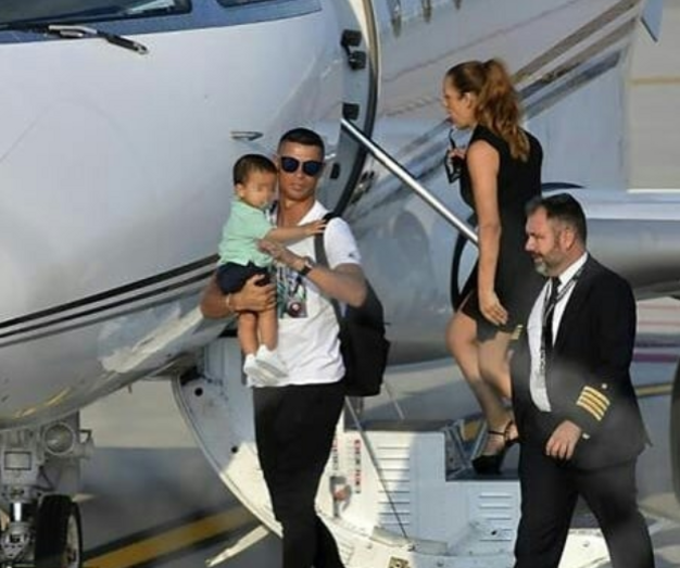 Juntos e felizes! Cristiano Ronaldo e Georgina mostram a família na nova casa
