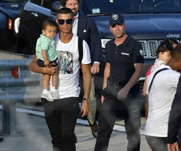 Juntos e felizes! Cristiano Ronaldo e Georgina mostram a família na nova casa