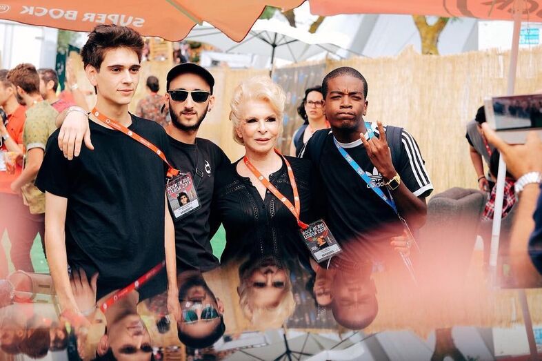 Lili Caneças, Dois brancos e um preto