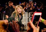 taylor swift, cantora, celebridade, namorados, calvin harris