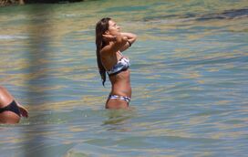 Aos 40 anos, Cláudia Vieira é a mais doce e tentadora das "sereias"