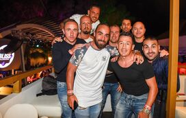 Ricardinho arrasta amigos para festa no Algarve