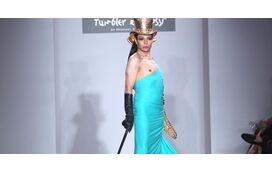 Excentricidade salva Castelo Branco! 'Socialite' resgata passado em Nova Iorque