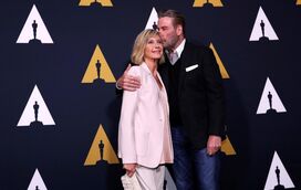 Surpresa: John Travolta e Olivia Newton-John juntos novamente