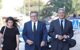 Estas são as primeiras imagens do velório do magnata Queiroz Pereira. Família, políticos e alta finança na Basílica da Estrela