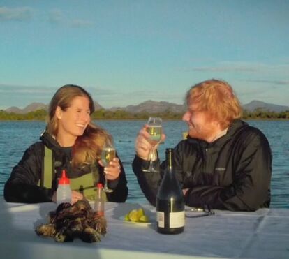 Ed Sheeran casou-se em segredo com paixão da adolescência