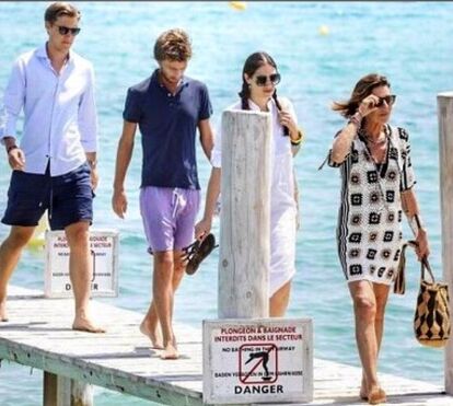 Vidas de luxo. As imagens das férias de Carolina do Mónaco com os filhos em Saint-Tropez