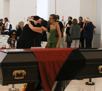 Emoção! Familiares e amigos despedem-se em lágrimas de Celeste Rodrigues