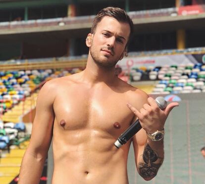 E esta, hein?! David Carreira tatua as próprias músicas no corpo 