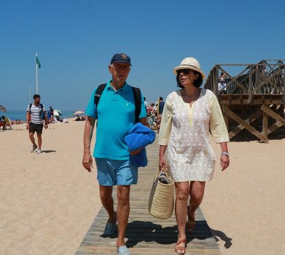 Os anos dourados das férias dos políticos no Algarve! Quando Marcelo ainda gostava de namorar na praia e Costa comia bolas de Berlim à beira-mar