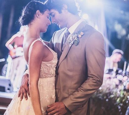 As fotografias mais românticas de Isis Valverde com o marido